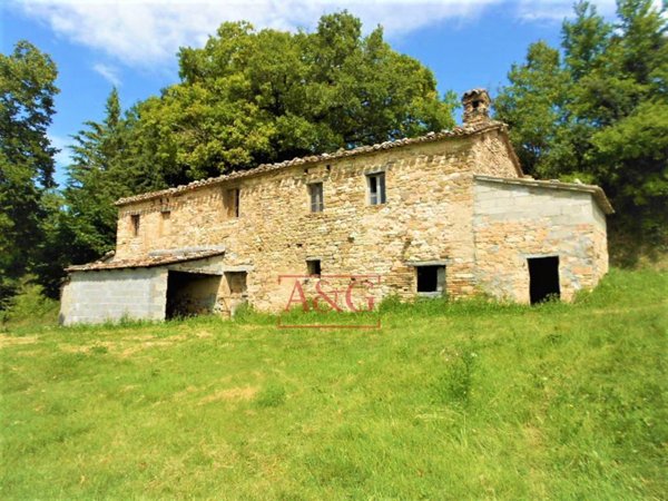 casa indipendente in vendita a San Severino Marche