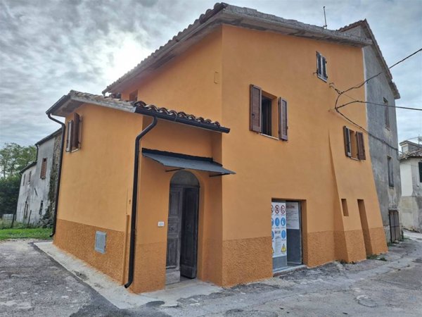 casa indipendente in vendita a San Severino Marche in zona Palazzata