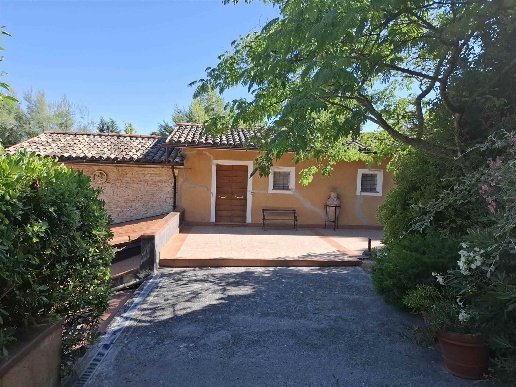 casa indipendente in vendita a San Severino Marche in zona Serripola