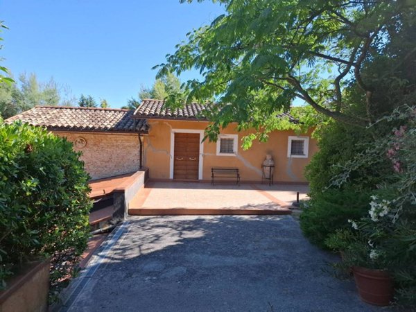 casa indipendente in vendita a San Severino Marche in zona Serripola