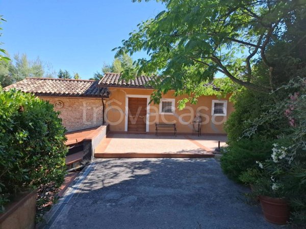 casa indipendente in vendita a San Severino Marche in zona Serripola