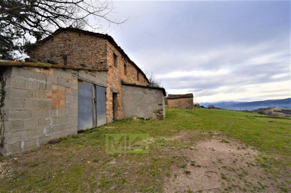 casa indipendente in vendita a San Severino Marche