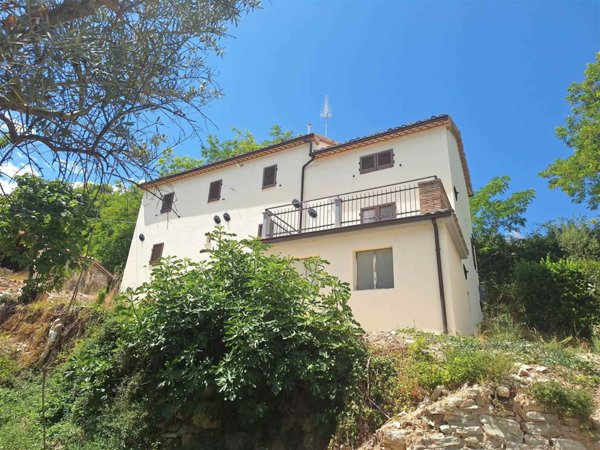 casa indipendente in vendita a San Severino Marche in zona Stigliano