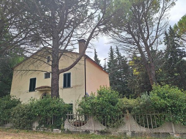casa indipendente in vendita a San Severino Marche