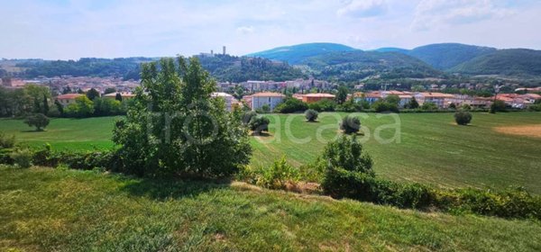 locale di sgombero in vendita a San Severino Marche
