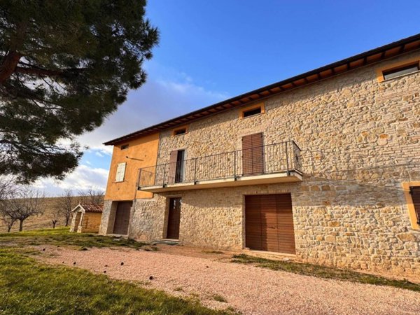 casa indipendente in vendita a San Severino Marche