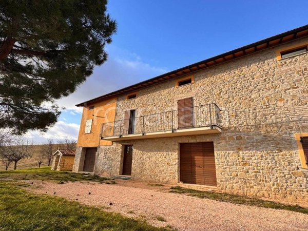 casa indipendente in vendita a San Severino Marche