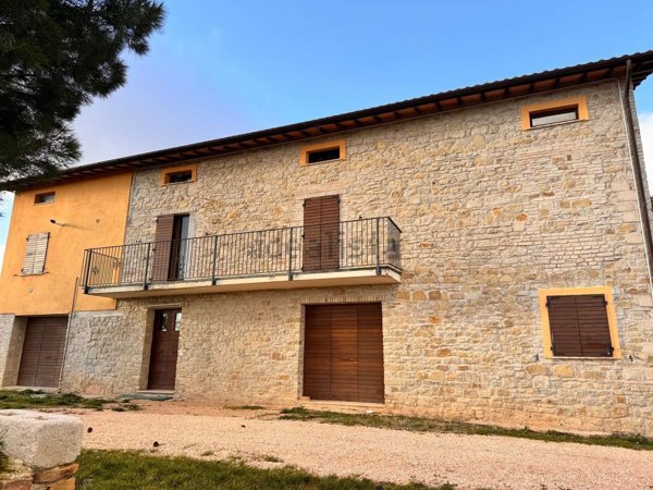 casale in vendita a San Severino Marche