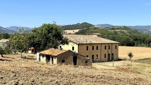 casale in vendita a San Severino Marche