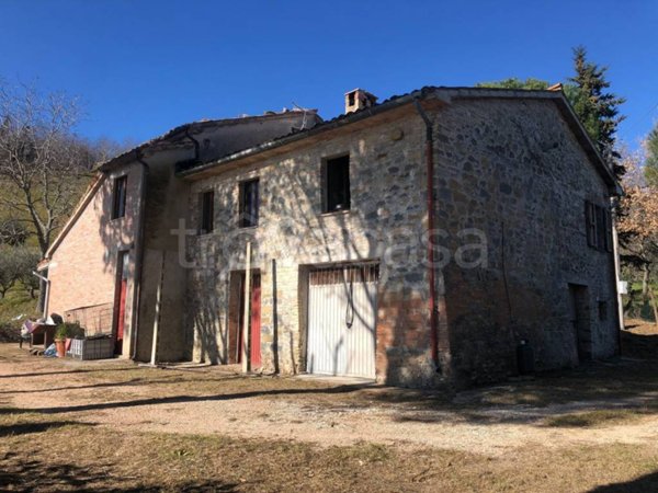 casa indipendente in vendita a San Severino Marche