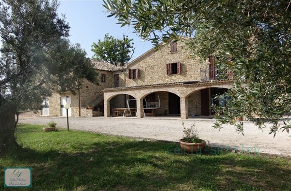 casa indipendente in vendita a San Severino Marche in zona Pitino