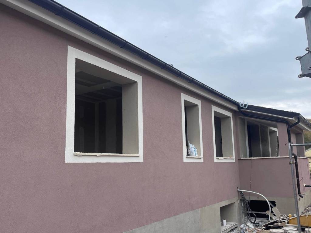 casa indipendente in vendita a San Severino Marche in zona Parolito