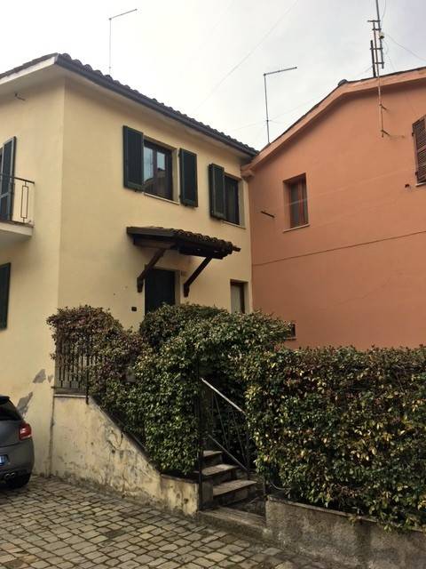 casa indipendente in vendita a San Severino Marche