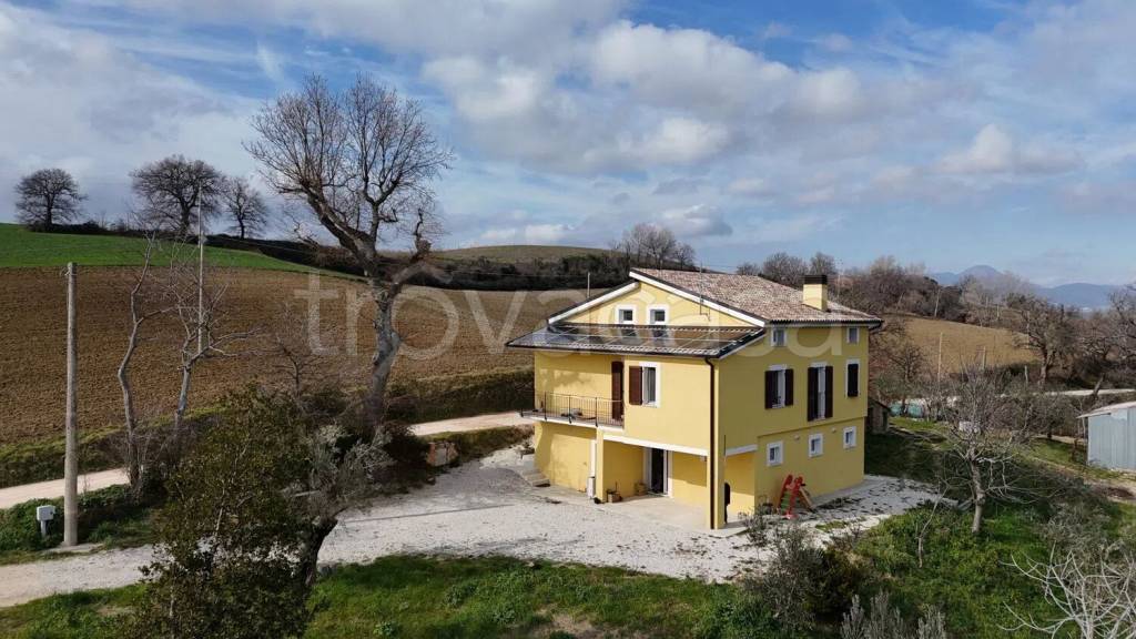 casa indipendente in vendita a San Severino Marche in zona Parolito