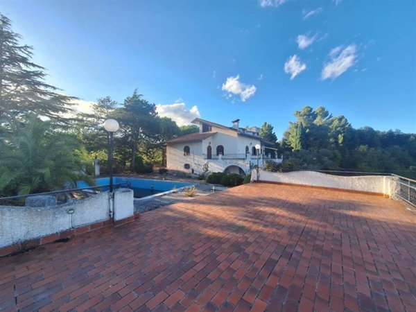 casa indipendente in vendita a San Severino Marche in zona Serripola