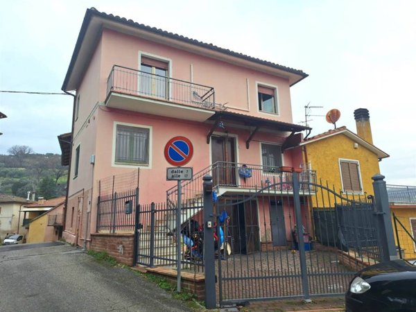 casa indipendente in vendita a San Severino Marche in zona Taccoli