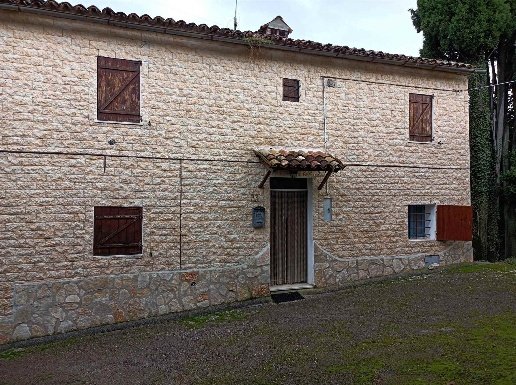 casa indipendente in vendita a San Severino Marche in zona Castel San Pietro