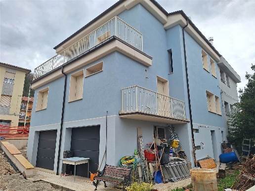 casa indipendente in vendita a San Severino Marche