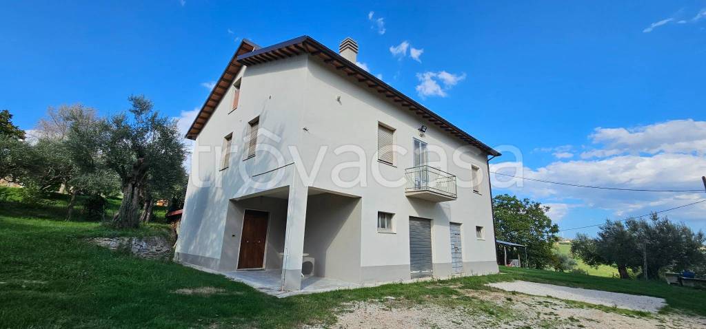 casa indipendente in vendita a San Severino Marche