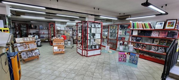 locale commerciale in vendita a San Severino Marche