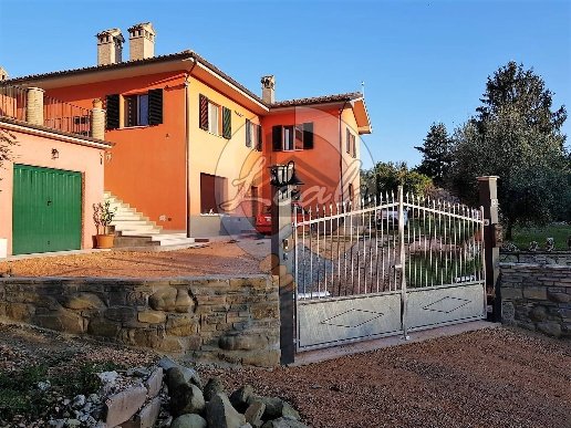 casa indipendente in vendita a San Severino Marche in zona Serralta