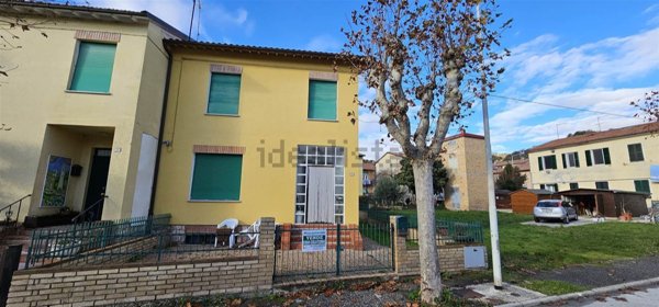 casa indipendente in vendita a San Severino Marche