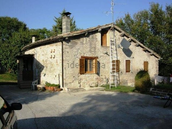 casa indipendente in vendita a San Severino Marche in zona Marciano
