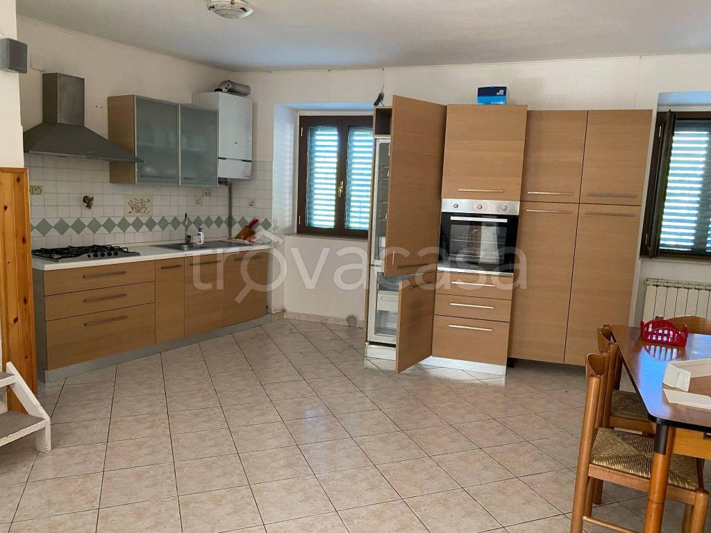 casa indipendente in vendita a San Severino Marche