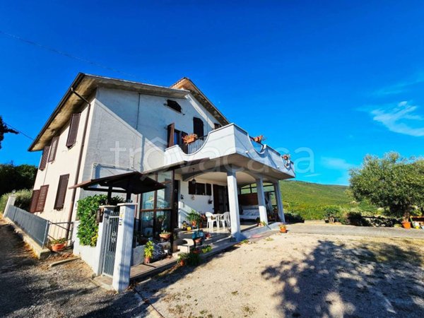 casa indipendente in vendita a San Severino Marche