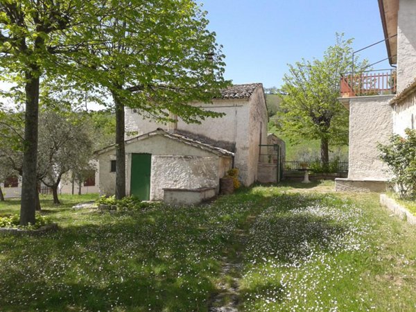 casa indipendente in vendita a San Severino Marche in zona Serripola