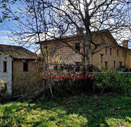 casa indipendente in vendita a San Severino Marche in zona Aliforni
