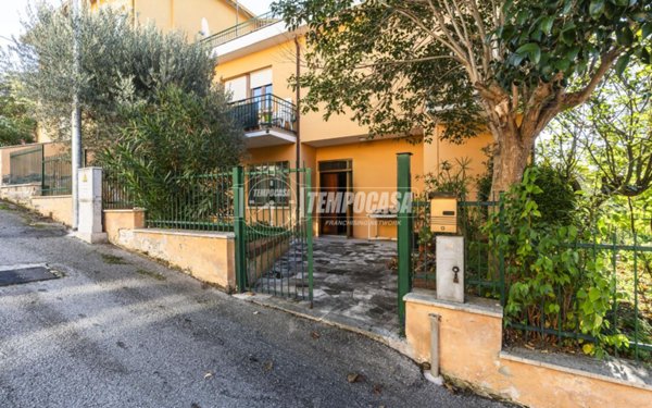 casa indipendente in vendita a San Severino Marche