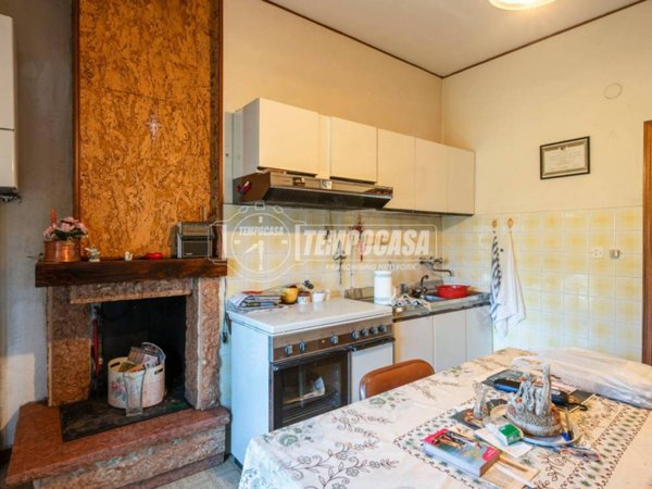 casa indipendente in vendita a San Severino Marche