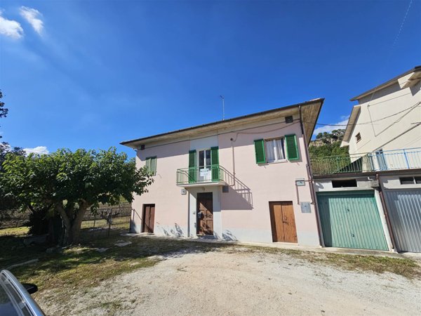 casa indipendente in vendita a San Severino Marche in zona Cesolo