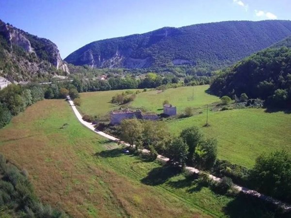terreno agricolo in vendita a San Severino Marche