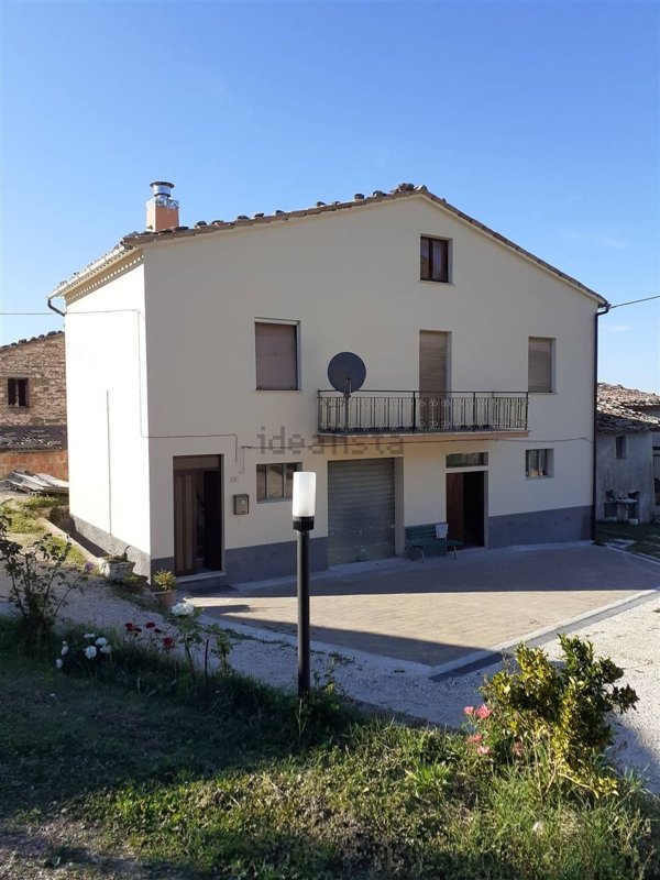 casa indipendente in vendita a San Severino Marche in zona Isola