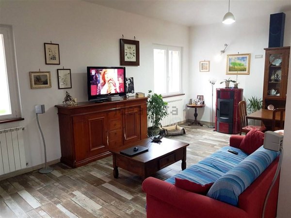 casa indipendente in vendita a San Severino Marche in zona Serralta