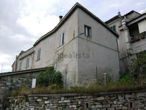 casa semindipendente in vendita a San Severino Marche