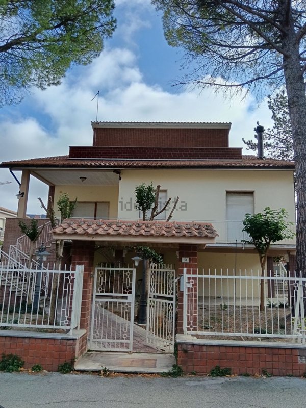casa indipendente in vendita a San Severino Marche