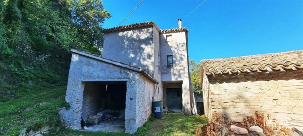 casa indipendente in vendita a San Severino Marche