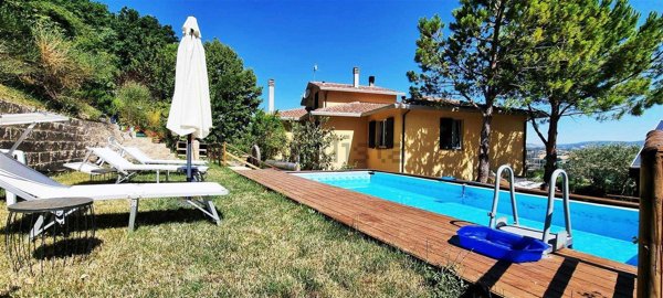 casa indipendente in vendita a San Severino Marche