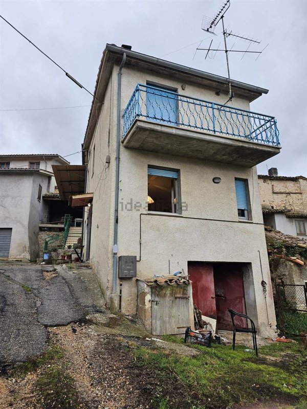 casa indipendente in vendita a San Severino Marche in zona Stigliano