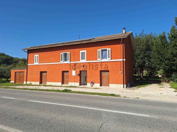 casa indipendente in vendita a San Severino Marche in zona Taccoli