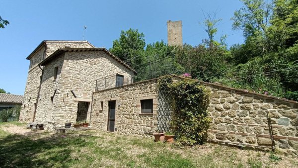 casa indipendente in vendita a San Severino Marche in zona Aliforni