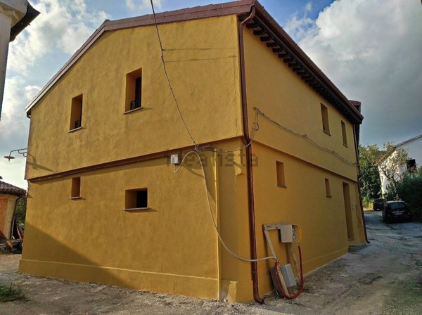 casa indipendente in vendita a San Severino Marche