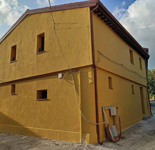 casa indipendente in vendita a San Severino Marche