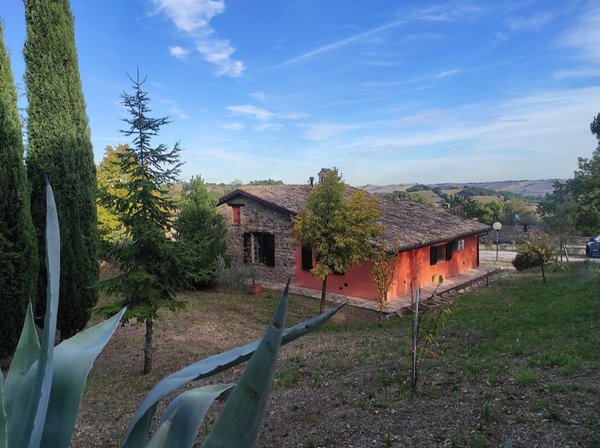 casa indipendente in vendita a San Severino Marche