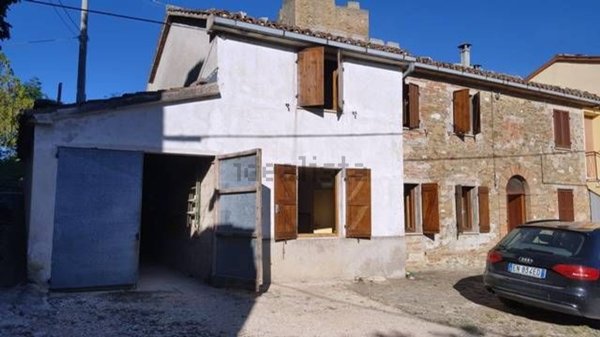 quadrivano in vendita a San Severino Marche in zona Isola