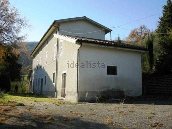 casa indipendente in vendita a San Severino Marche