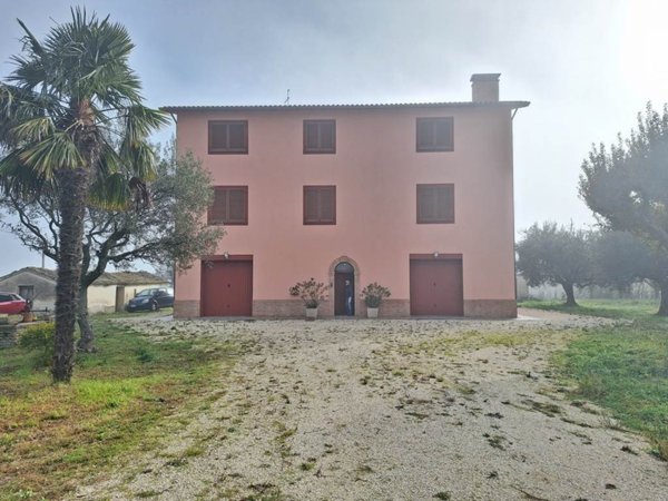 casa indipendente in vendita a San Severino Marche in zona Taccoli
